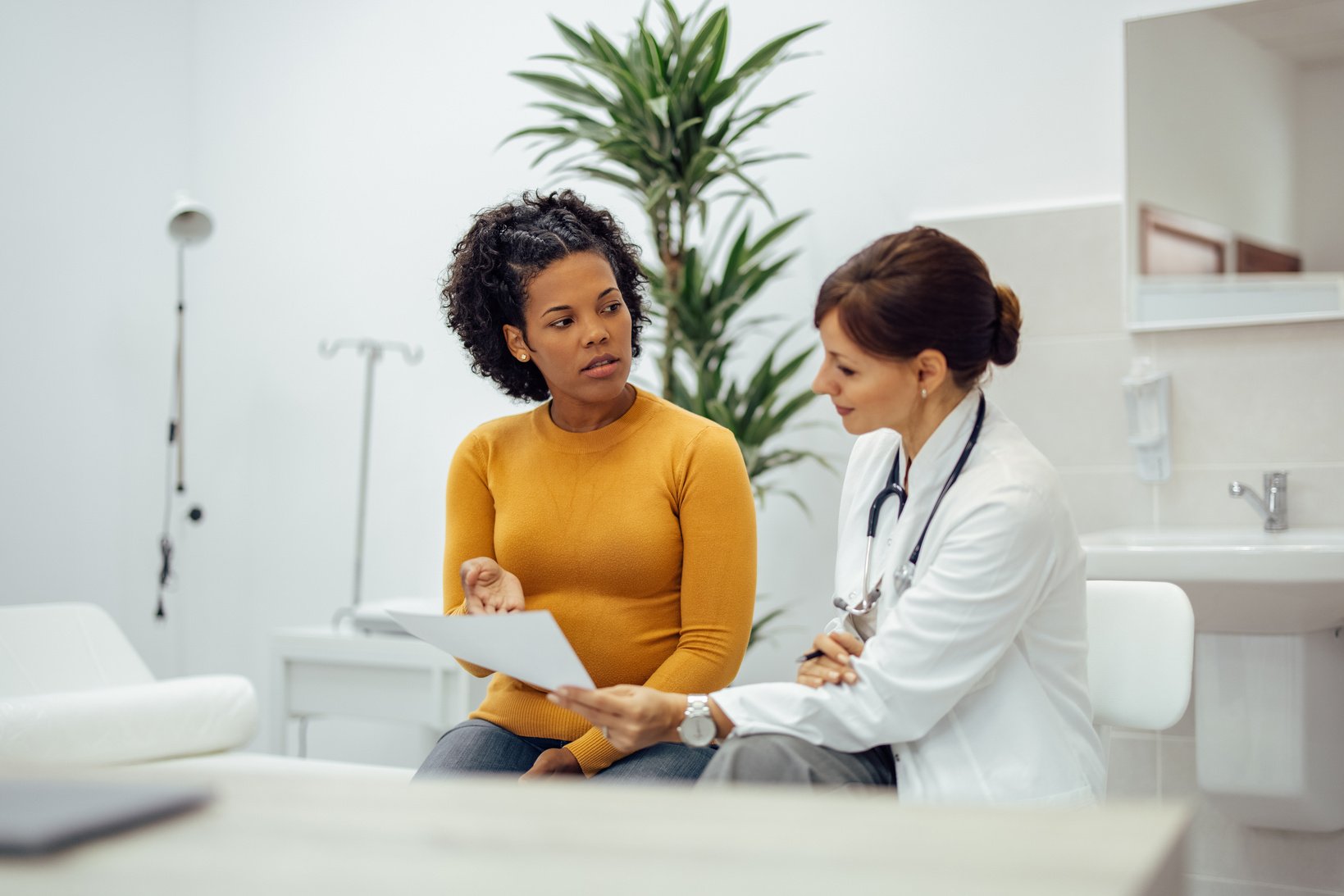 Woman questioning doctor about medical test result.